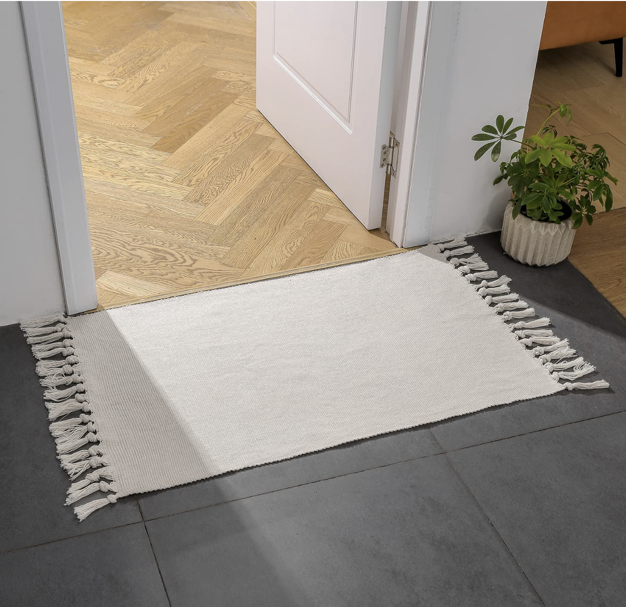 Neutral With Tassels Layering Rug
